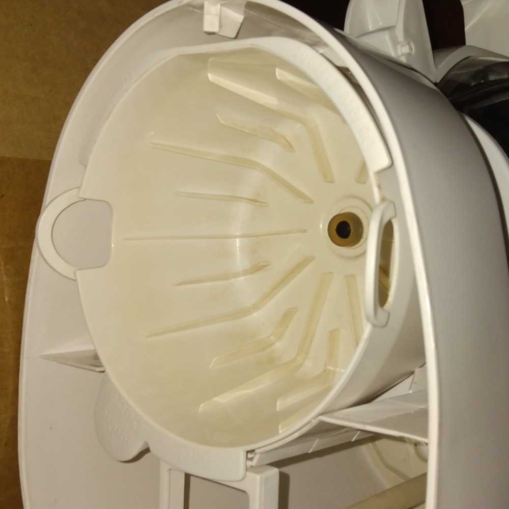 MAINSTAYS White Drip Coffee Maker with 12 Cup Glass Caraf - Picture 2 of 8